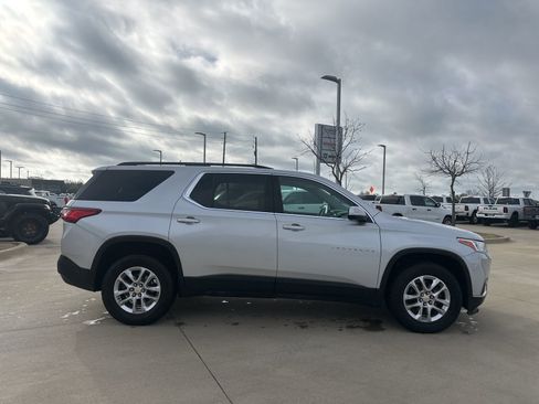 Used 2020 Chevrolet Traverse LT image 6