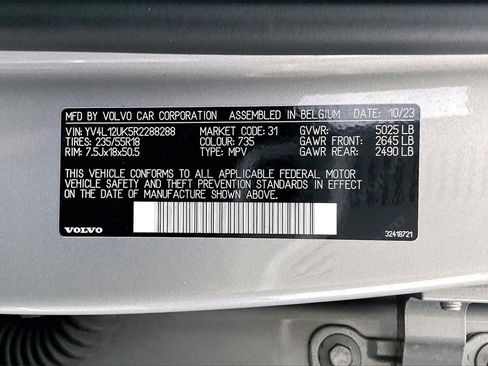 Used 2024 Volvo XC40 B5 Core image 31