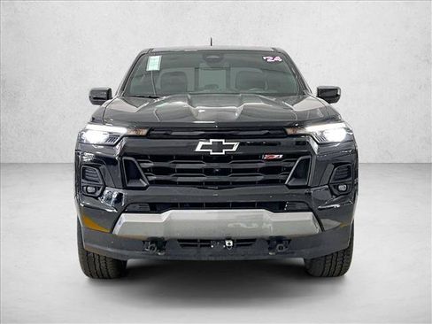Used 2024 Chevrolet Colorado Z71 w/ Z71 Convenience Package 2 AWD/4WD image 3