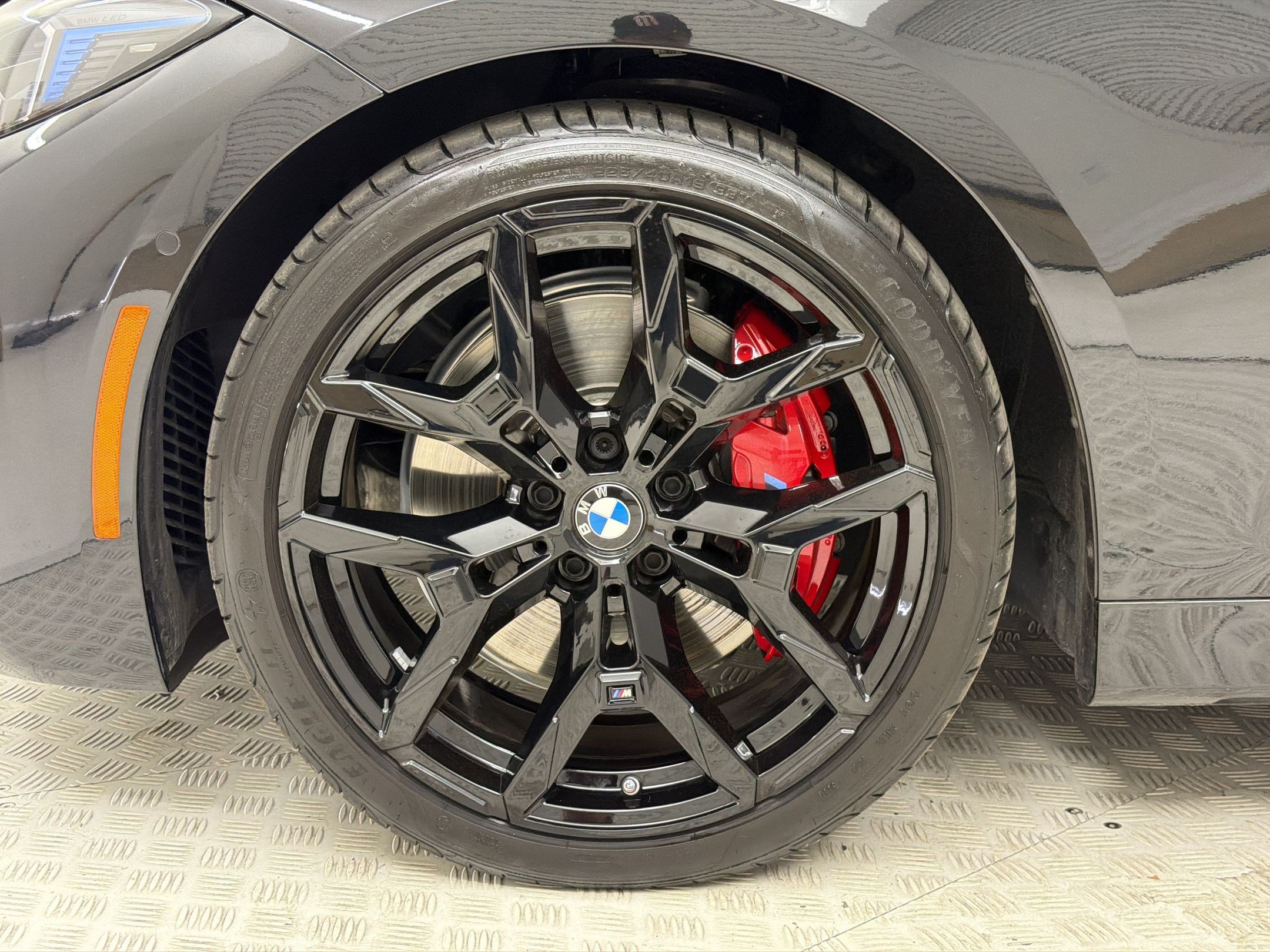Used 2025 BMW M440i Convertible w/ Premium Package RWD image 13
