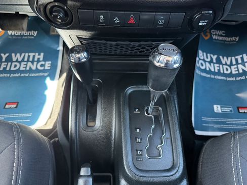 Used 2018 Jeep Wrangler Unlimited Rubicon w/ Connectivity Group image 22