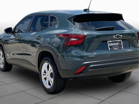 Used 2025 Chevrolet Trax LS FWD image 12