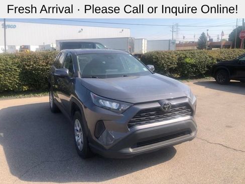 Used 2022 Toyota RAV4 LE FWD image 1