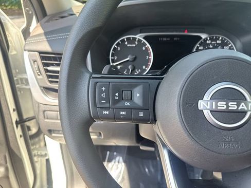 Used 2023 Nissan Rogue SV FWD image 16