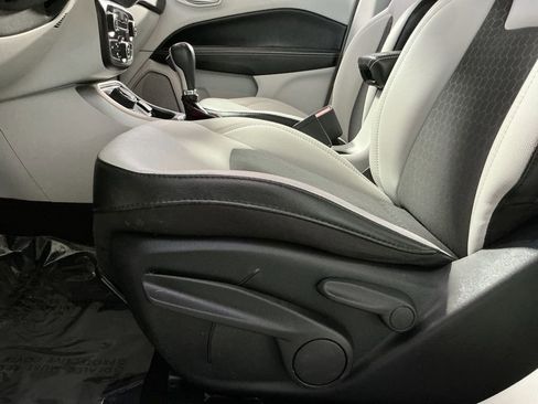 Used 2019 Jeep Compass Latitude image 15