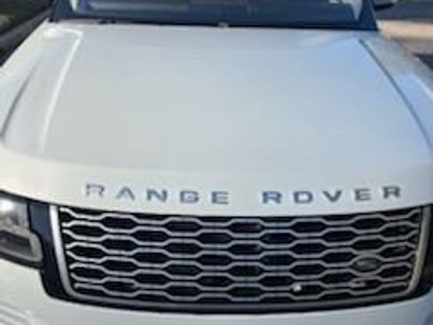 Used 2020 Land Rover Range Rover HSE image 2