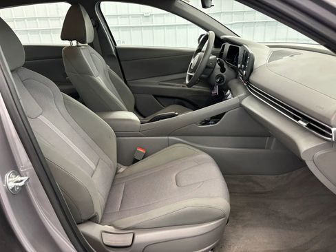 Used 2024 Hyundai Elantra SE image 32