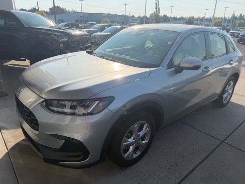 Used 2023 Honda HR-V LX image 2