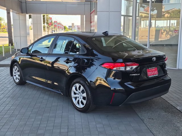 Used 2025 Toyota Corolla LE FWD image 11
