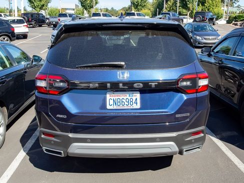 Used 2024 Honda Pilot Touring image 4
