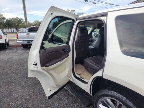 Used 2009 Cadillac Escalade Platinum image 24