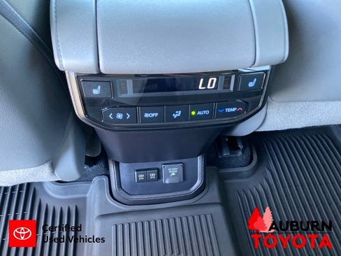 Used 2021 Toyota Highlander Platinum AWD/4WD image 33