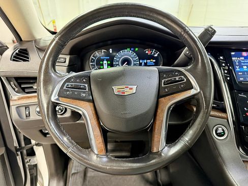 Used 2016 Cadillac Escalade ESV Premium image 11