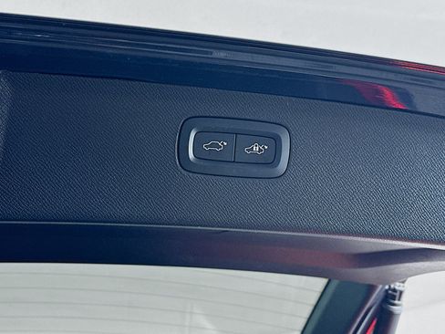 Used 2025 Volvo XC90 B6 Plus image 33