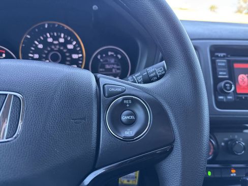 Used 2022 Honda HR-V LX image 29