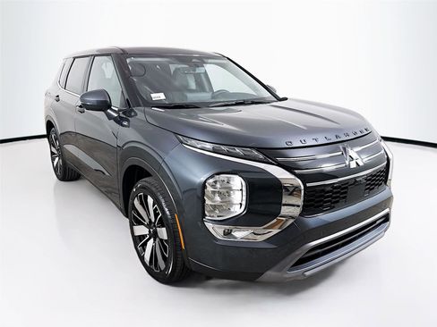 New 2026 Mitsubishi Outlander SE image 1