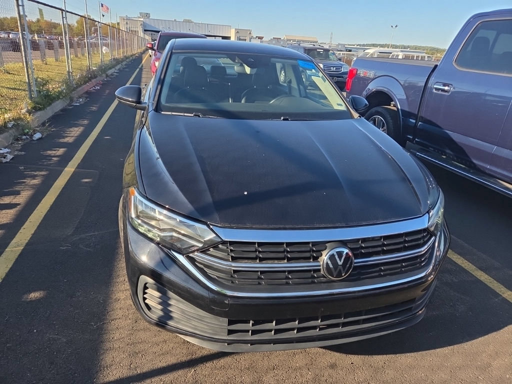 Used 2024 Volkswagen Jetta SE FWD image 3