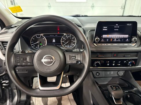Used 2024 Nissan Rogue S AWD/4WD image 29