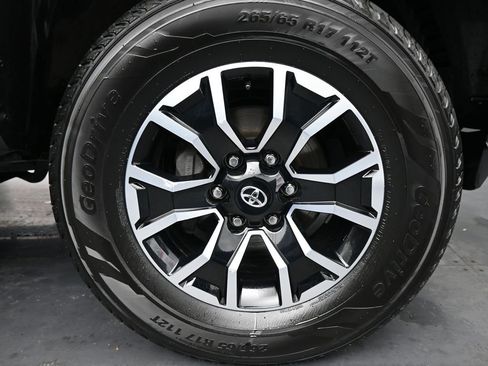 Used 2022 Toyota Tacoma TRD Sport image 11