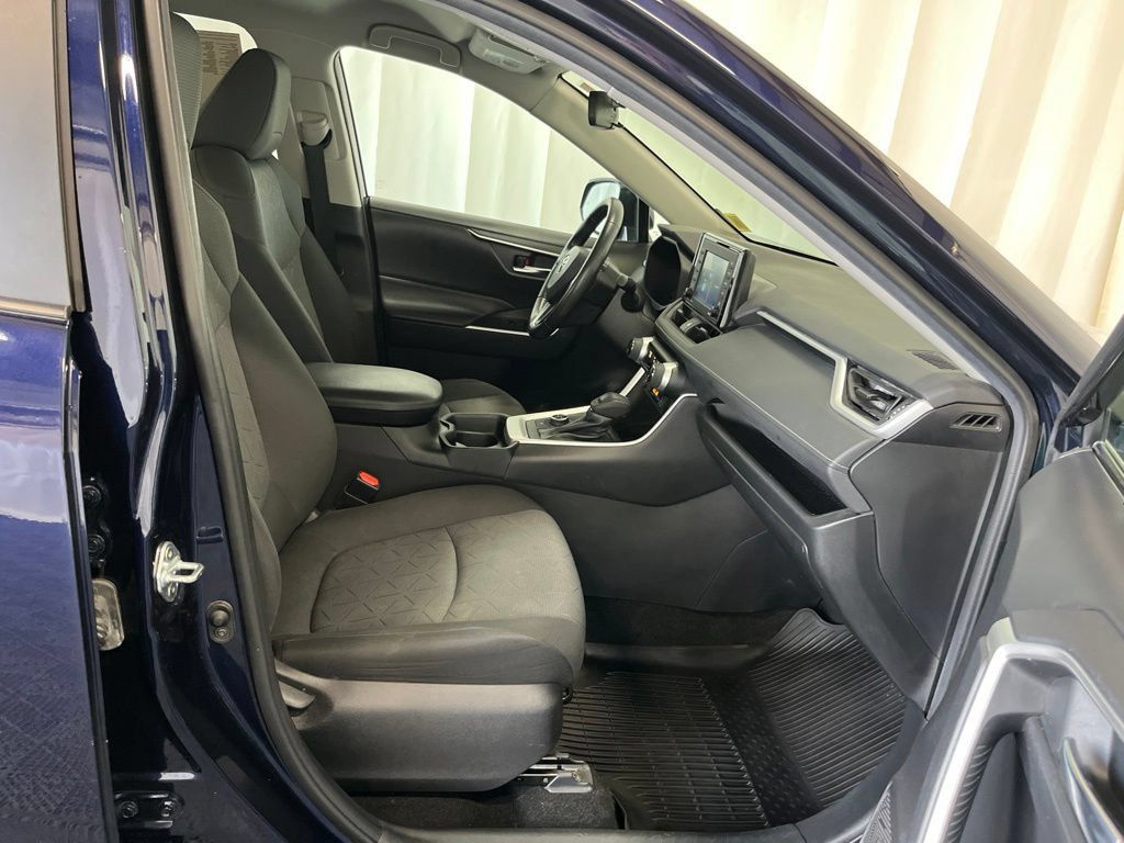Used 2021 Toyota RAV4 XLE w/ XLE Grade Weather Package AWD/4WD image 20