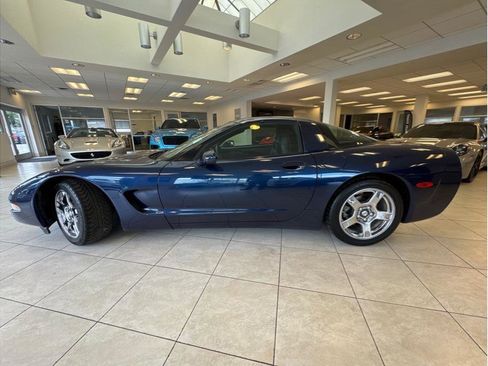 Used 1999 Chevrolet Corvette Coupe w/ Memory Pkg image 7