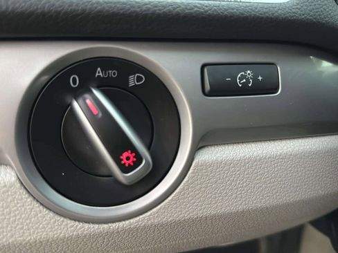 Used 2014 Volkswagen Passat 1.8T S image 32