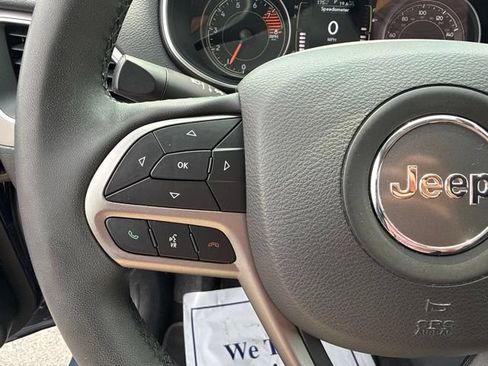 Used 2022 Jeep Cherokee Latitude AWD/4WD image 18