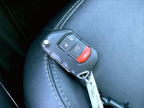 Used 2018 Jeep Wrangler Unlimited Sahara image 16