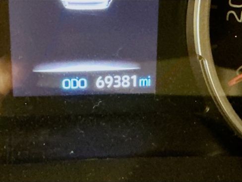 Used 2022 Toyota RAV4 XLE image 19