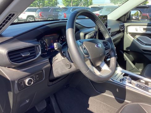Used 2023 Ford Explorer Limited w/ Limited Technology Package AWD/4WD image 11