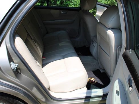 Used 2011 Cadillac DTS image 29