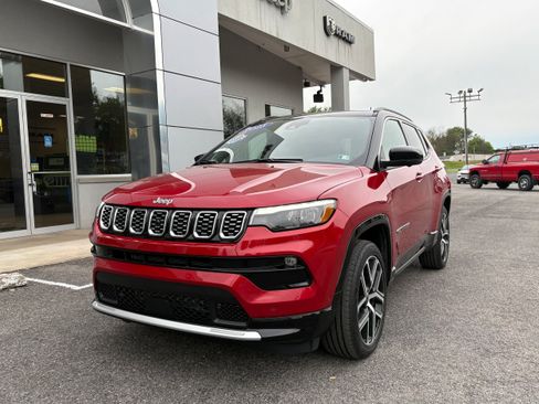 Certified 2025 Jeep Compass Limited w/ Elite Group AWD/4WD image 3