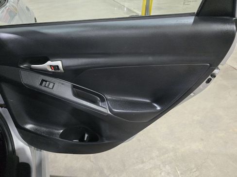 Used 2009 Pontiac Vibe GT FWD image 31