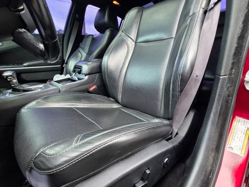Used 2019 Dodge Charger SXT w/ Leather Interior Group RWD image 17