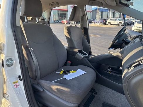 Used 2014 Toyota Prius Four image 17