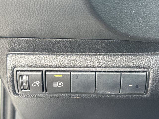 Used 2020 Toyota Corolla LE FWD image 30
