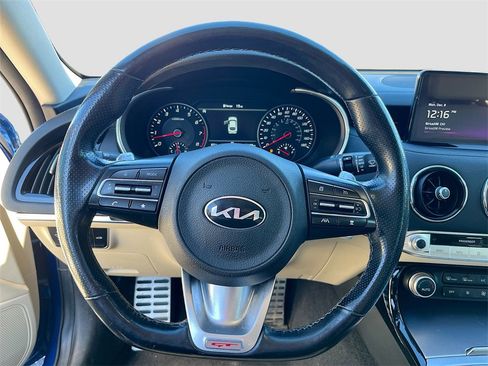 Used 2022 Kia Stinger GT2 image 11