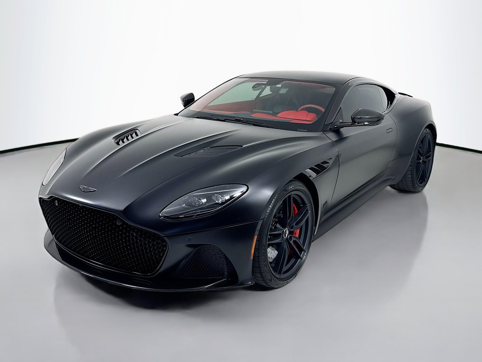 Used 2023 Aston Martin DBS Coupe RWD image 3