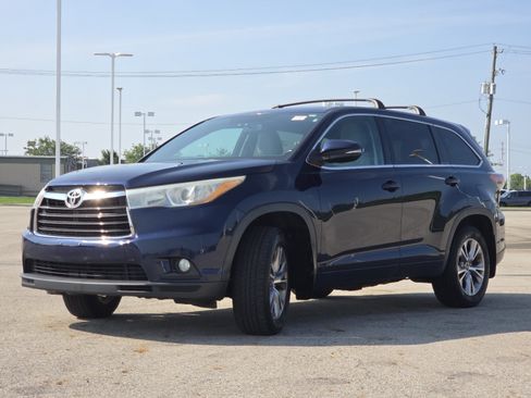 Used 2016 Toyota Highlander LE AWD/4WD image 12