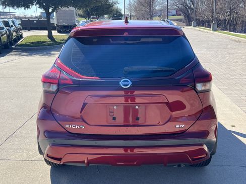 Used 2021 Nissan Kicks SR w/ SR Premium Package image 9