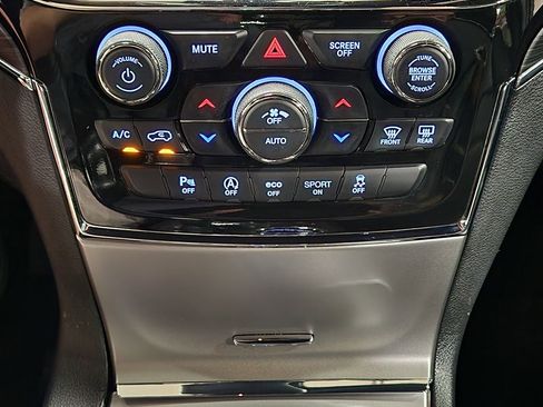 Used 2021 Jeep Grand Cherokee Limited w/ Premium Lighting Group AWD/4WD image 36