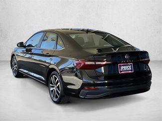Used 2025 Volkswagen Jetta SE FWD video 3