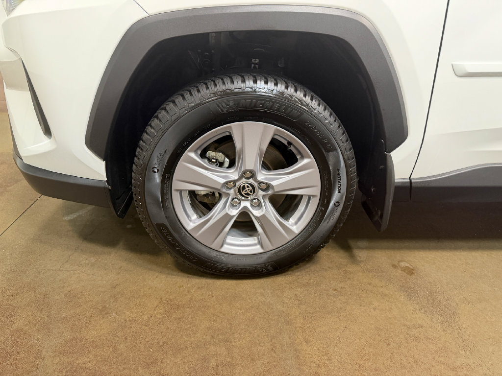 Used 2025 Toyota RAV4 XLE AWD/4WD image 86