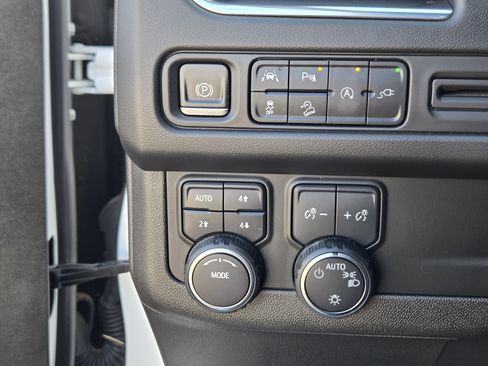 Used 2021 Chevrolet Tahoe Z71 w/ Luxury Package image 29