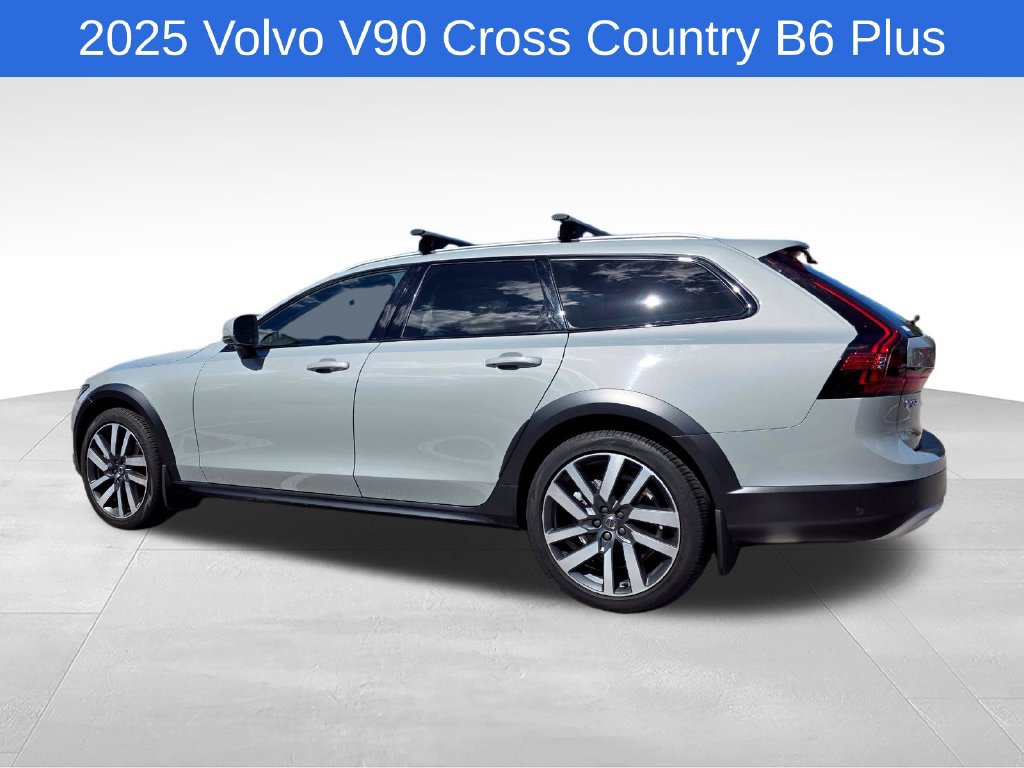 Used 2025 Volvo V90 B6 Cross Country Plus AWD/4WD image 5