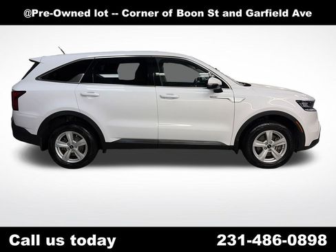 Used 2022 Kia Sorento LX AWD/4WD image 10