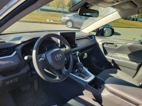 Used 2023 Toyota RAV4 LE image 27