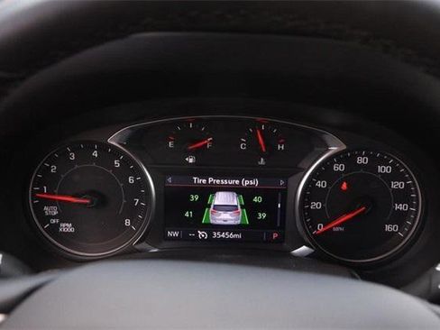 Used 2024 GMC Terrain SLT image 14