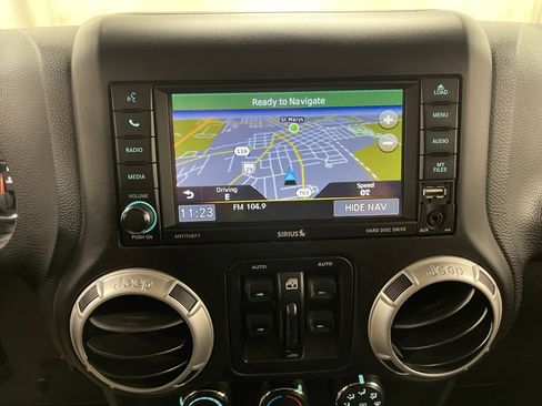 Used 2017 Jeep Wrangler Unlimited Sahara image 25