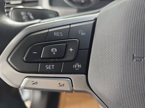 Used 2020 Volkswagen Atlas Cross Sport SE w/ Panoramic Sunroof Package FWD image 22